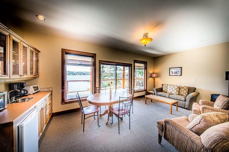 Gowlland Harbour Resort Heriot Bay Esterno foto
